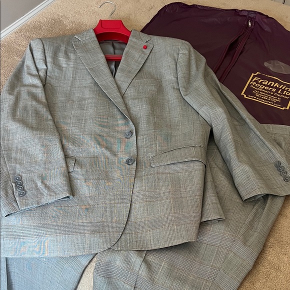 Men's Gray Glen Plaid Two-Piece Suit - Classic Tailored Blazer and Trousers.